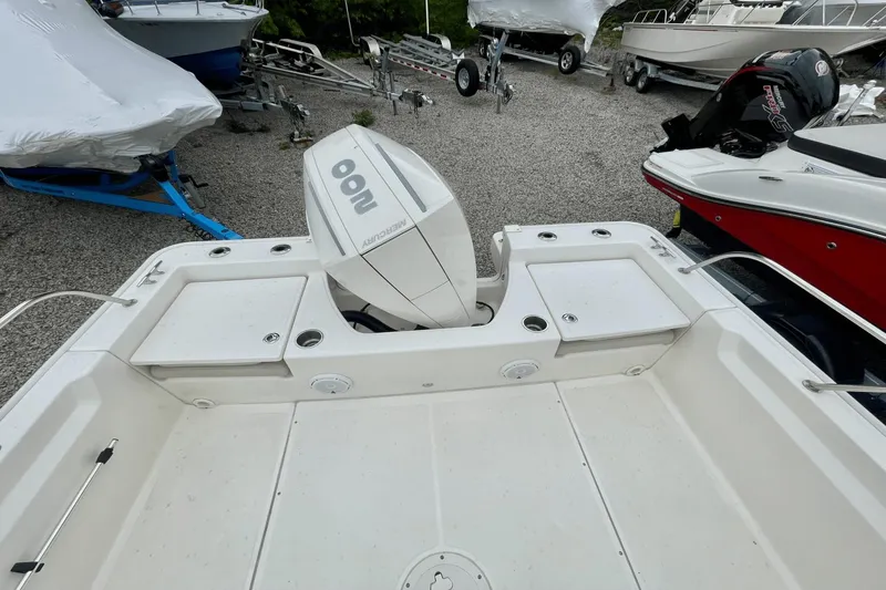 Slide: The Image of Boston Whaler 210 Montauk 2022 - 4