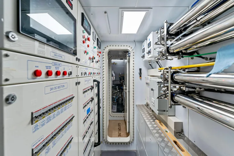 Slide: The Image of Custom Navetta 33 2024 - 108