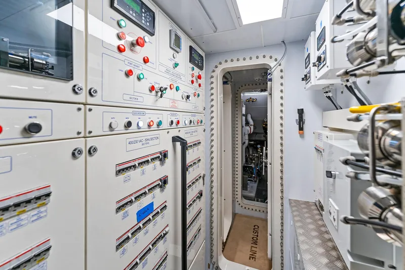 Slide: The Image of Custom Navetta 33 2024 - 109