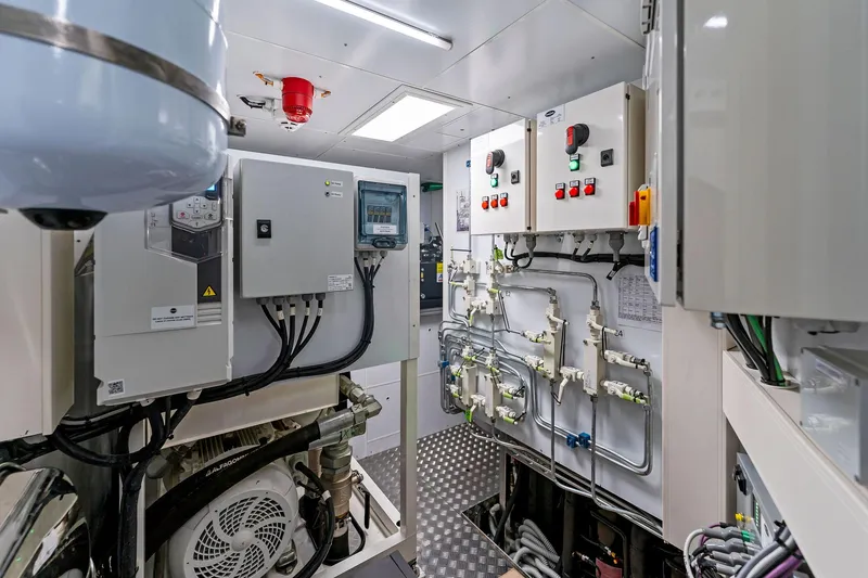 Slide: The Image of Custom Navetta 33 2024 - 111