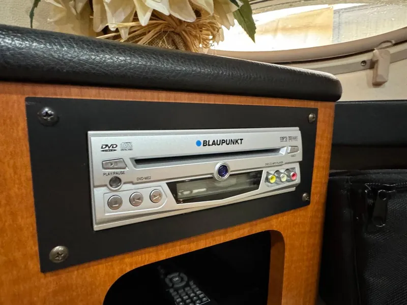 Slide: The Image of Blaupunkt DVD player in 2005 Chaparral Signature 310 boat interior. - 38