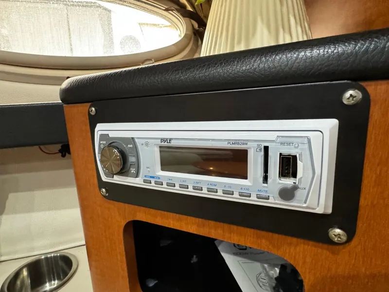 Slide: The Image of 2005 Chaparral Signature 310 interior with Pyle stereo system. - 39