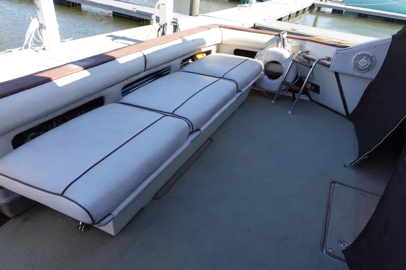 Slide: The Image of Sea Ray 390 Express Cruiser 1985 - 10