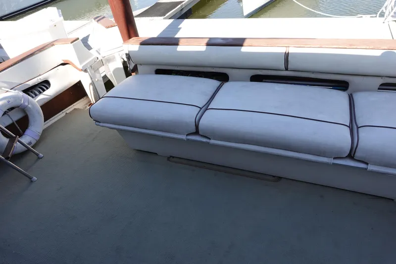 Slide: The Image of Sea Ray 390 Express Cruiser 1985 - 11