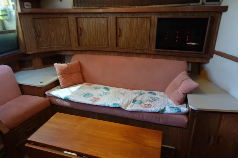 Slide: The Image of Sea Ray 390 Express Cruiser 1985 - 14