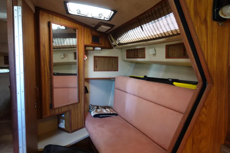 Slide: The Image of Sea Ray 390 Express Cruiser 1985 - 16