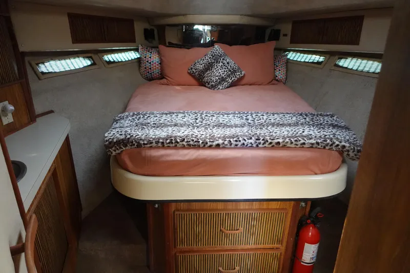 Slide: The Image of Sea Ray 390 Express Cruiser 1985 - 19