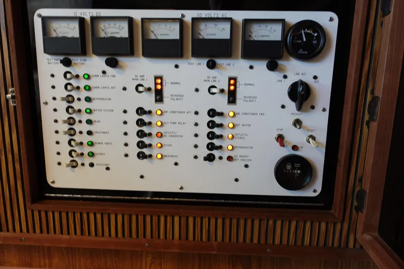 Slide: The Image of Sea Ray 390 Express Cruiser 1985 - 20