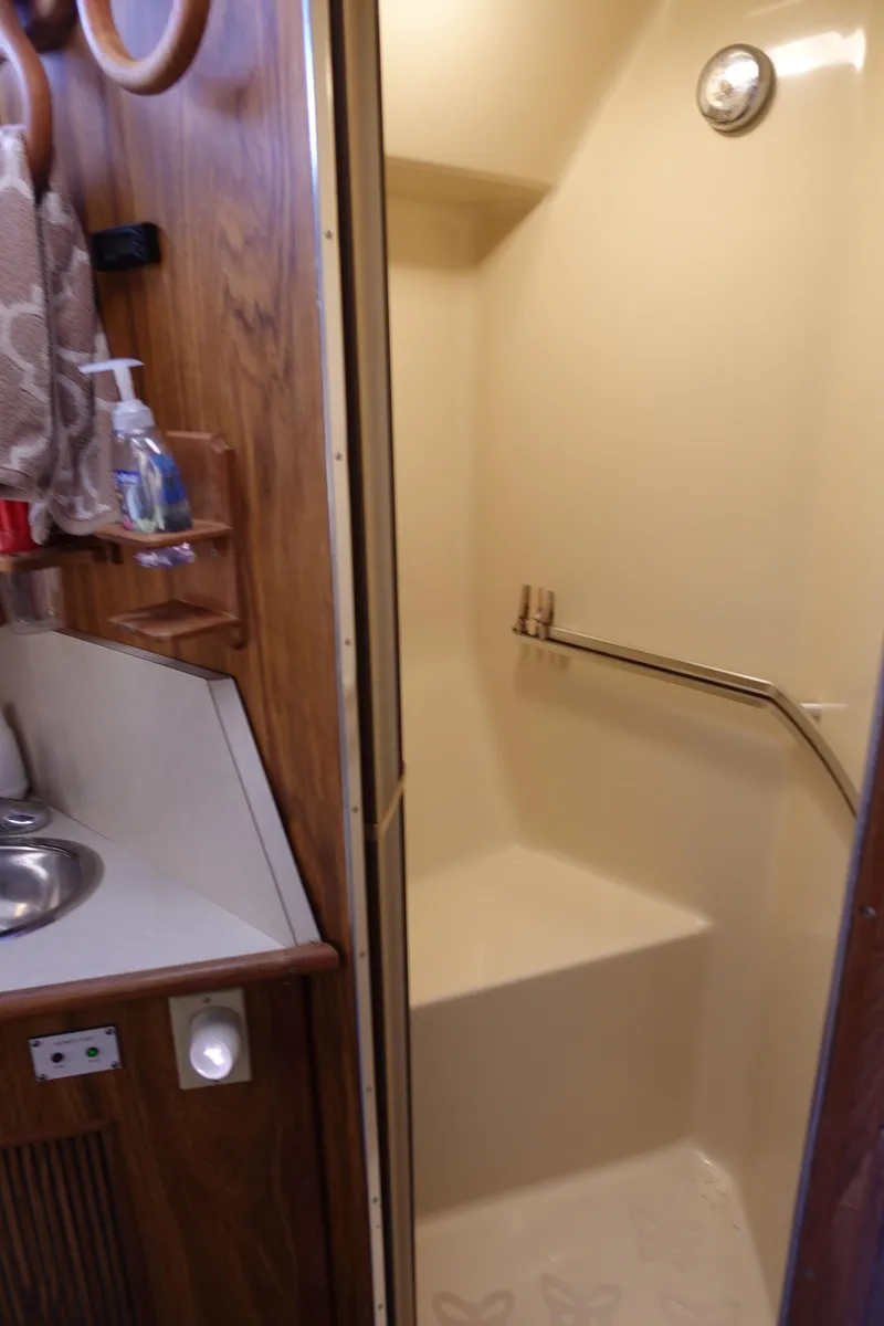 Slide: The Image of Sea Ray 390 Express Cruiser 1985 - 22