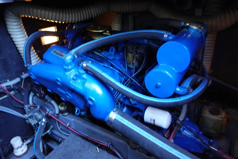 Slide: The Image of Sea Ray 390 Express Cruiser 1985 - 24