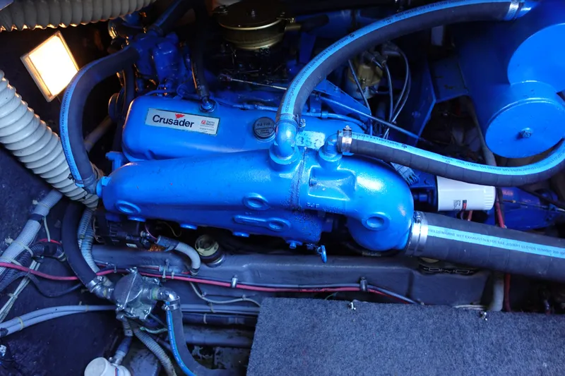 Slide: The Image of Sea Ray 390 Express Cruiser 1985 - 25