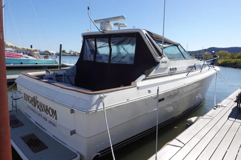 Slide: The Image of Sea Ray 390 Express Cruiser 1985 - 5