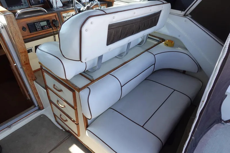 Slide: The Image of Sea Ray 390 Express Cruiser 1985 - 9