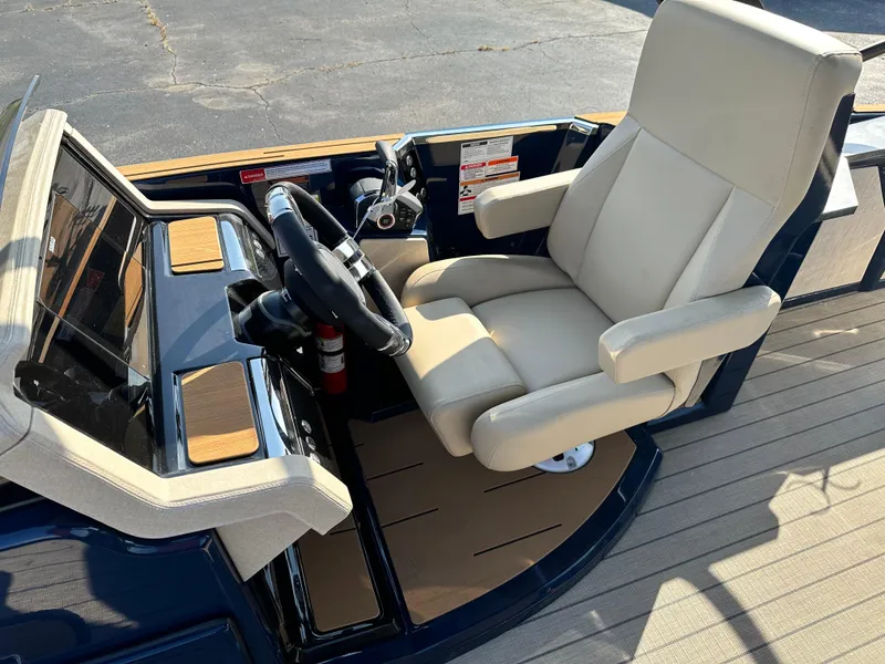 Slide: The Image of 2025 Balise HORIZON 24L boat cockpit with beige captain's chair and steering wheel. - 10