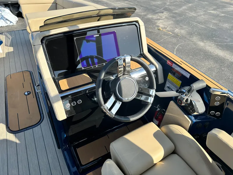Slide: The Image of Balise HORIZON 24L 2025 boat dashboard with modern steering and touchscreen display. - 11