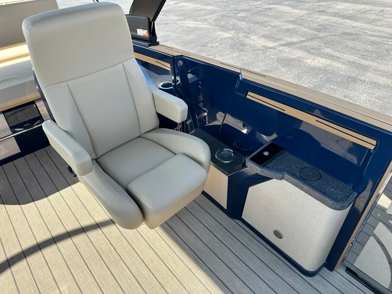 Slide: The Image of Luxury seating on Balise HORIZON 24L boat, 2025 model, with sleek design and cup holders. - 12