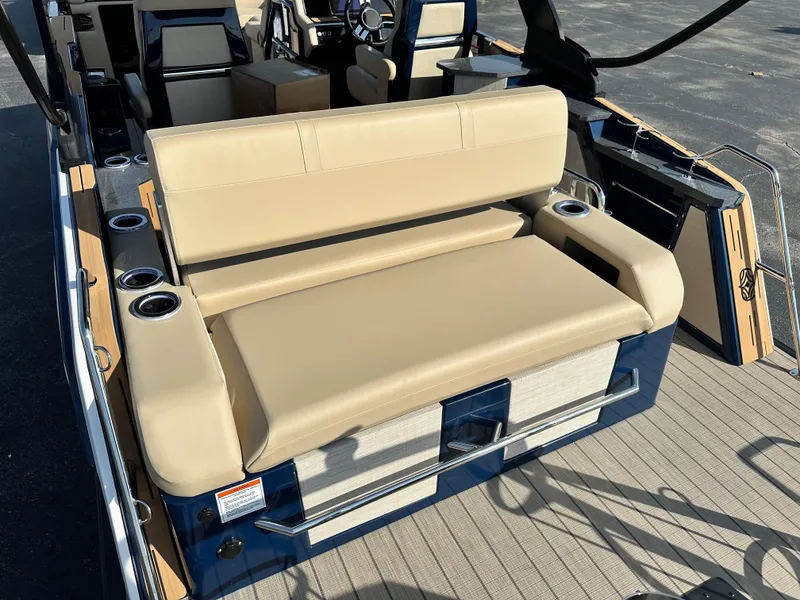 Slide: The Image of Balise HORIZON 24L 2025 boat interior with beige seating and cup holders. - 7