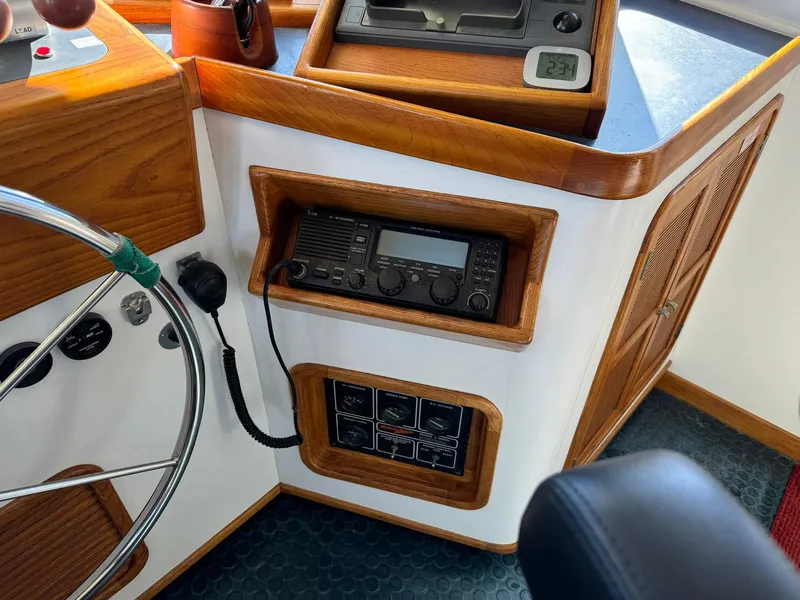 Slide: The Image of Pilothouse VHF - 47