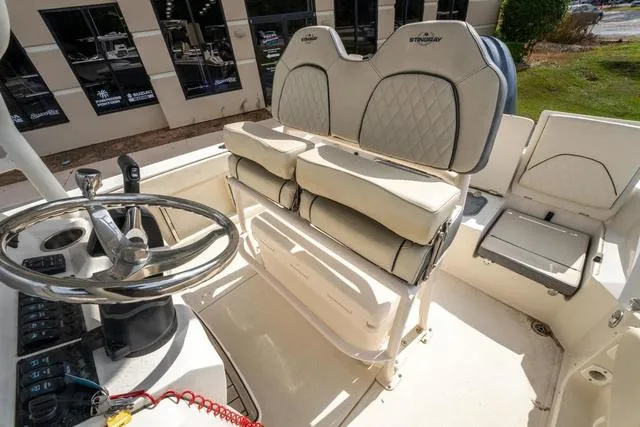 Slide: The Image of Stingray 216 CC 2024 - 7