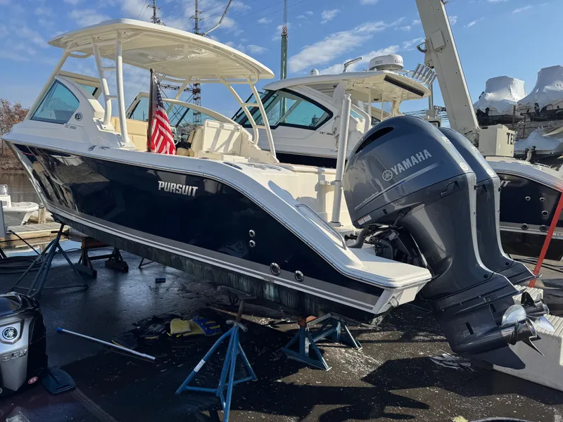 Slide: The Image of 2020 Pursuit DC 266 Dual Console boat with Yamaha engine on display. - 47