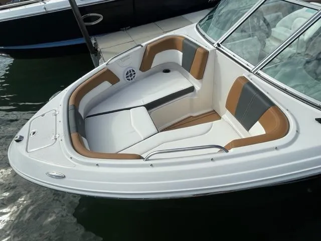 Slide: The Image of 2025 Chaparral 21 SSi boat with spacious seating and modern design. - 6