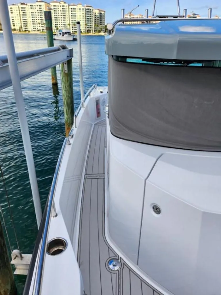 Slide: The Image of Axopar 28 CABIN 2019 - 6