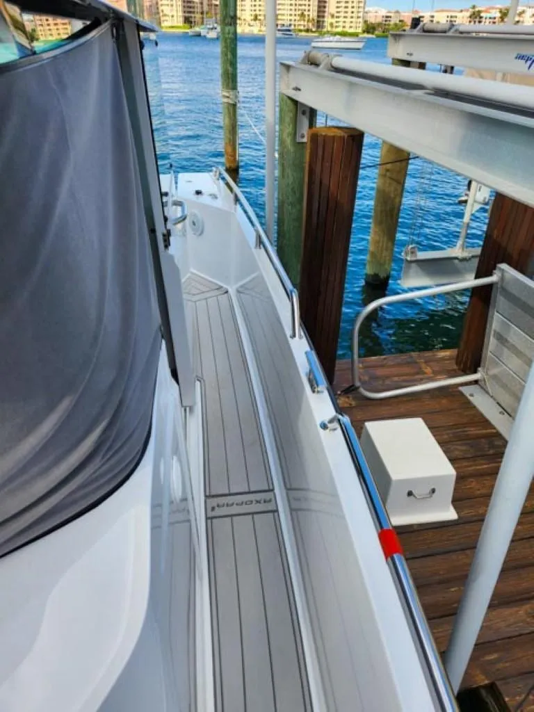 Slide: The Image of Axopar 28 CABIN 2019 - 7