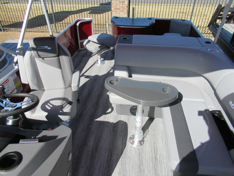 Slide: The Image of Bennington 23 SS 2025 - 8