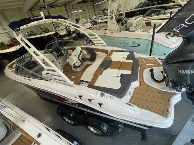 Slide: The Image of 2025 Chaparral 21 SSi OB boat with Yamaha outboard in showroom. - 3