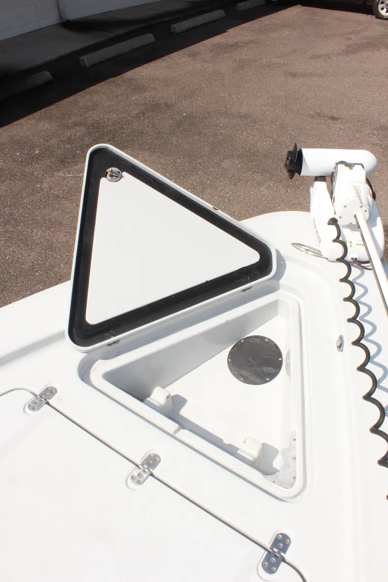 Slide: The Image of Tiburon ZX-25 2017 boat hatch with triangular design and white finish. - 31