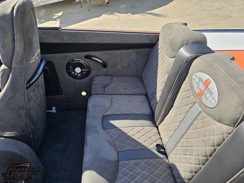 Slide: The Image of Cigarette 36 Gladiator 2003 - 53