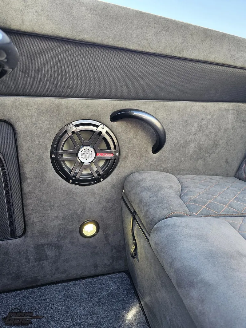 Slide: The Image of Cigarette 36 Gladiator 2003 - 54