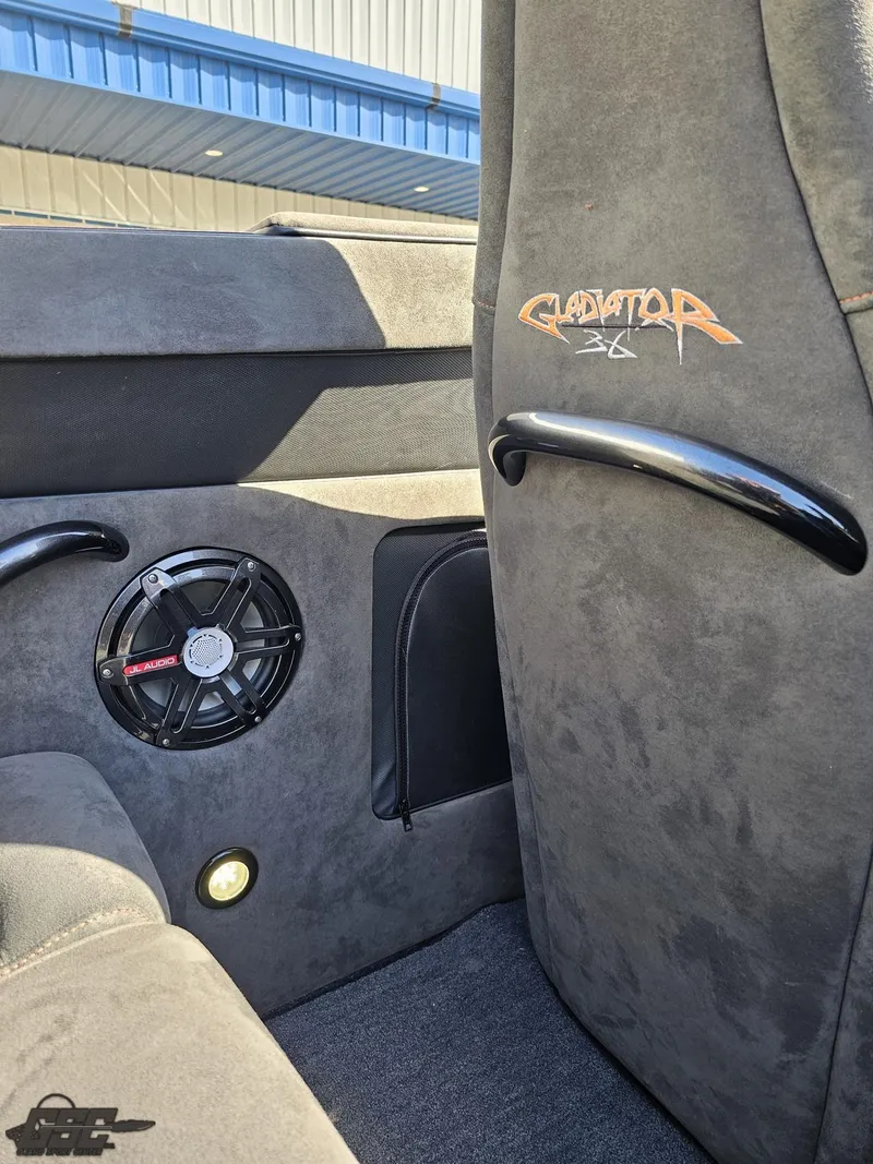 Slide: The Image of Cigarette 36 Gladiator 2003 - 59