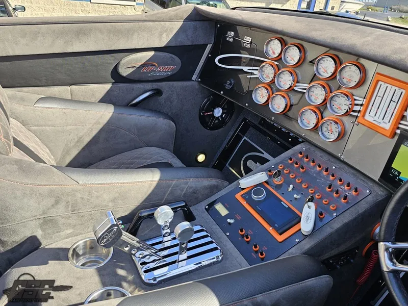 Slide: The Image of Cigarette 36 Gladiator 2003 - 64