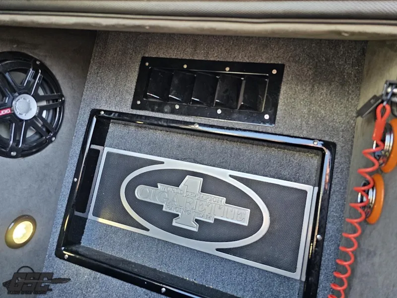 Slide: The Image of Cigarette 36 Gladiator 2003 - 67