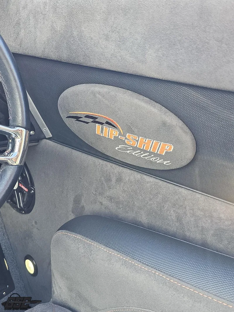 Slide: The Image of Cigarette 36 Gladiator 2003 - 71