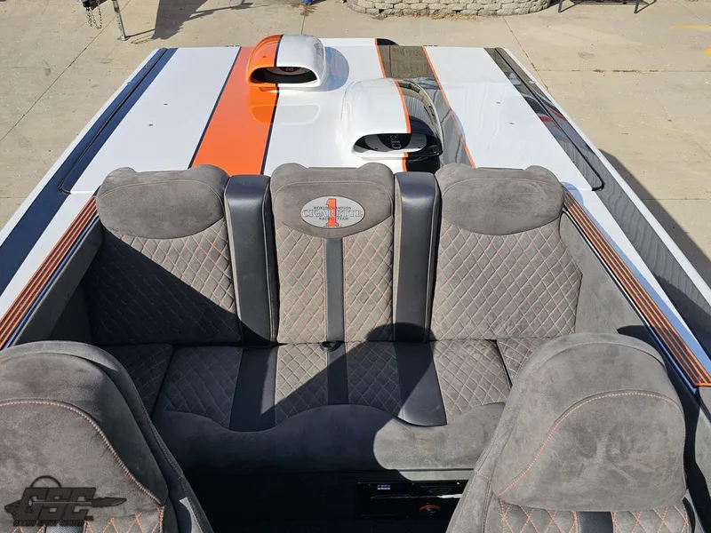 Slide: The Image of Cigarette 36 Gladiator 2003 - 84