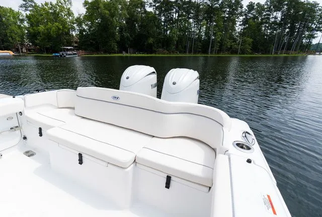 Slide: The Image of Sea Hunt Ultra 265 SE 2026 - 14