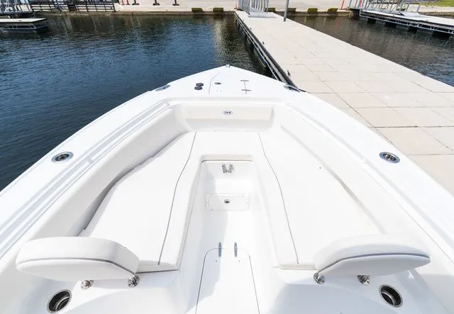 Slide: The Image of Sea Hunt Ultra 265 SE 2026 - 16