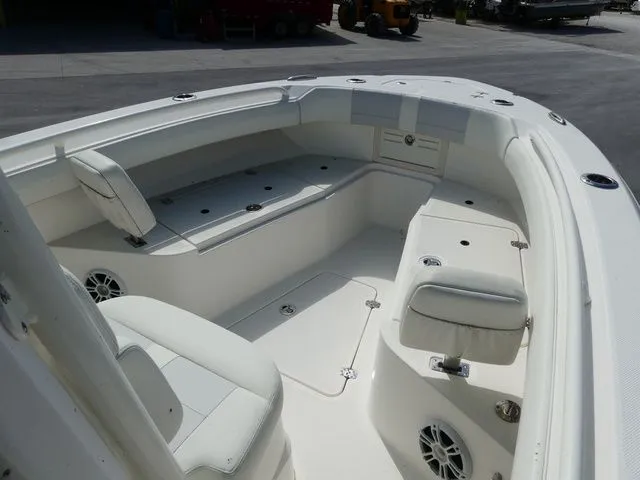 Slide: The Image of Mako 236 CC 2021 - 13