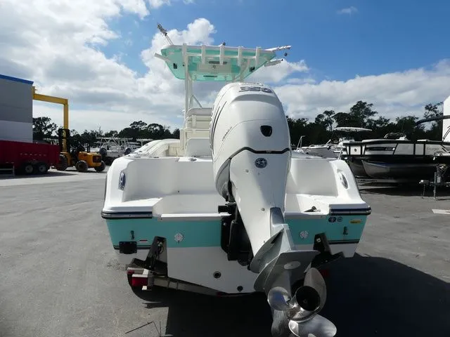 Slide: The Image of Mako 236 CC 2021 - 4