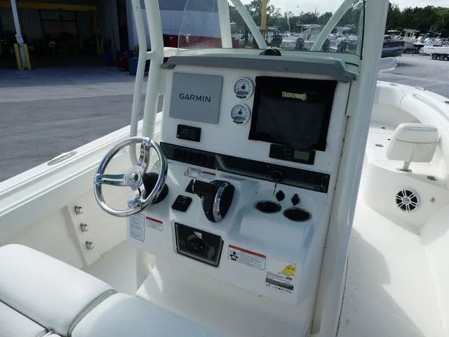 Slide: The Image of Mako 236 CC 2021 - 6