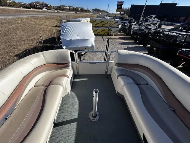 Slide: The Image of 2003 Fisher FREEDOM 240 DELUXE pontoon boat interior with curved seating. - 15