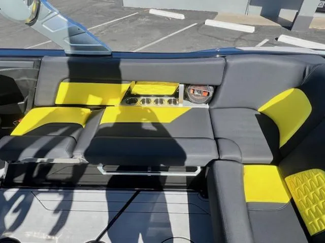 Slide: The Image of MasterCraft X24 2021 - 17