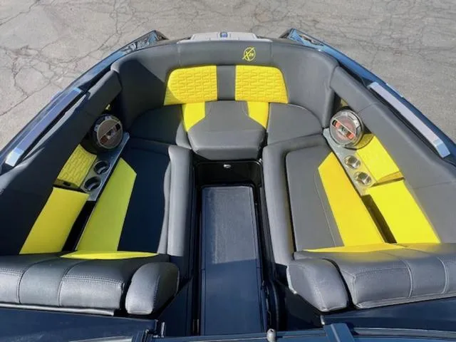 Slide: The Image of MasterCraft X24 2021 - 18