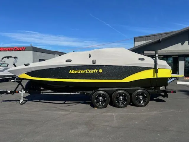 Slide: The Image of MasterCraft X24 2021 - 23
