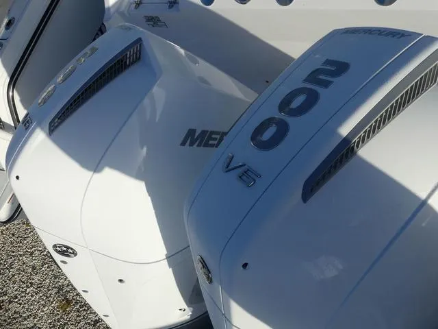 Slide: The Image of Blackfin 252CC 2025 - 10