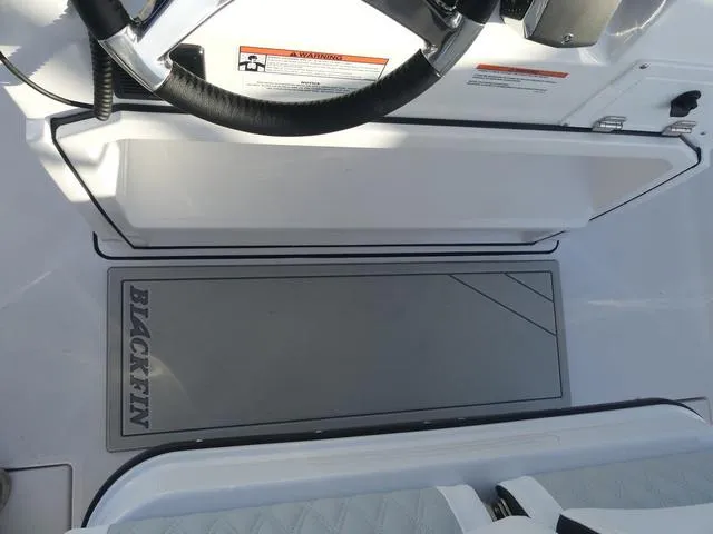 Slide: The Image of Blackfin 252CC 2025 - 19