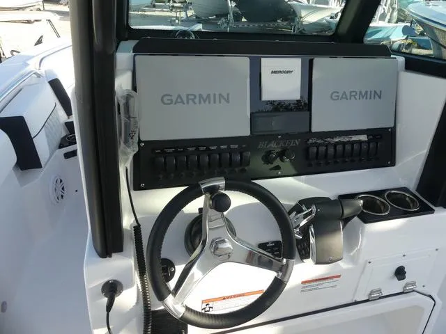 Slide: The Image of Blackfin 252CC 2025 - 20