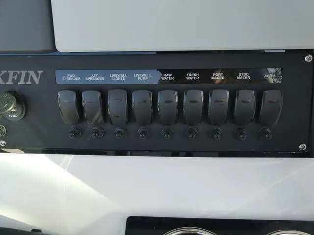 Slide: The Image of Blackfin 252CC 2025 - 24